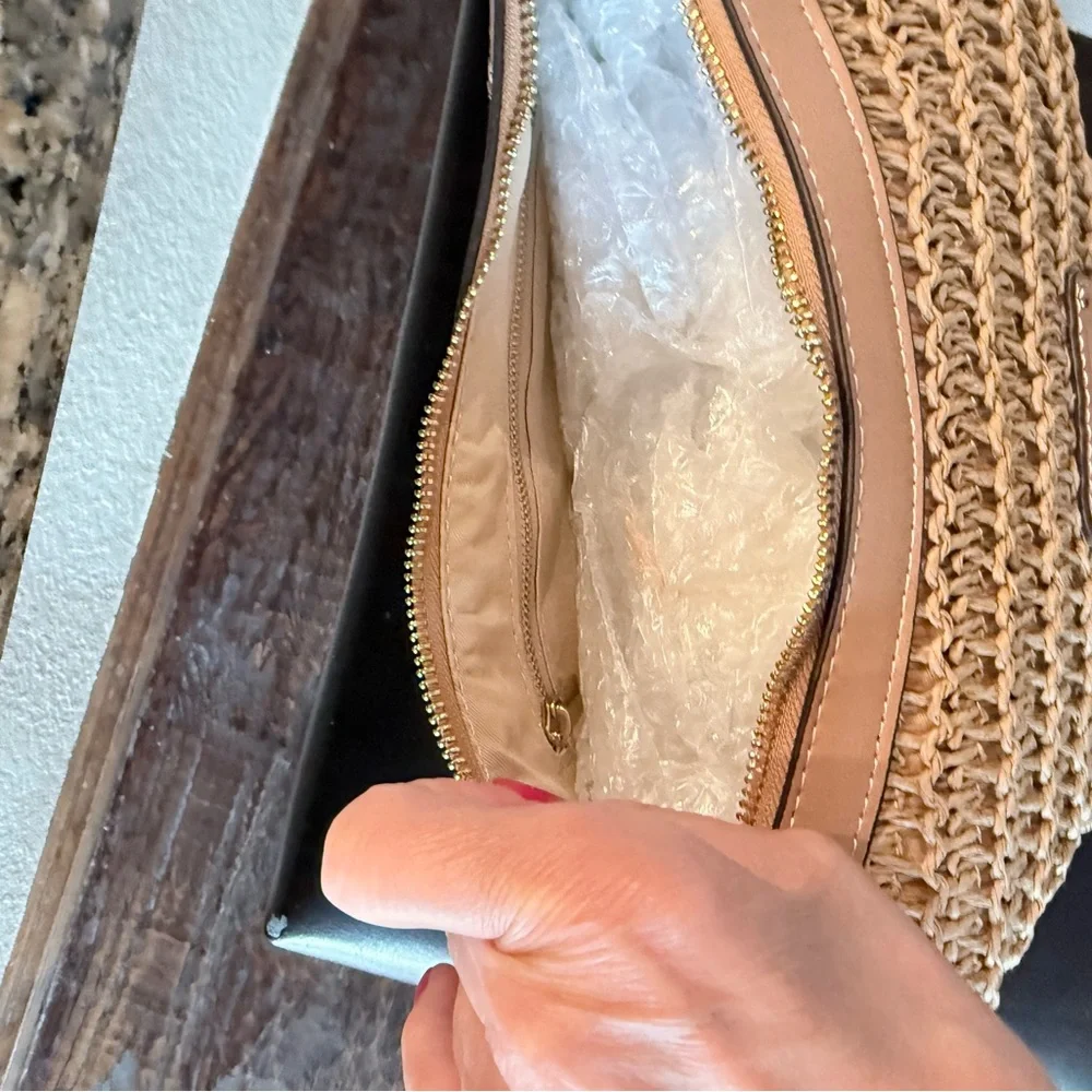 Stylish Tan Woven Tommy Bahama Shoulder Bag- NEW! - Picture 4 of 5